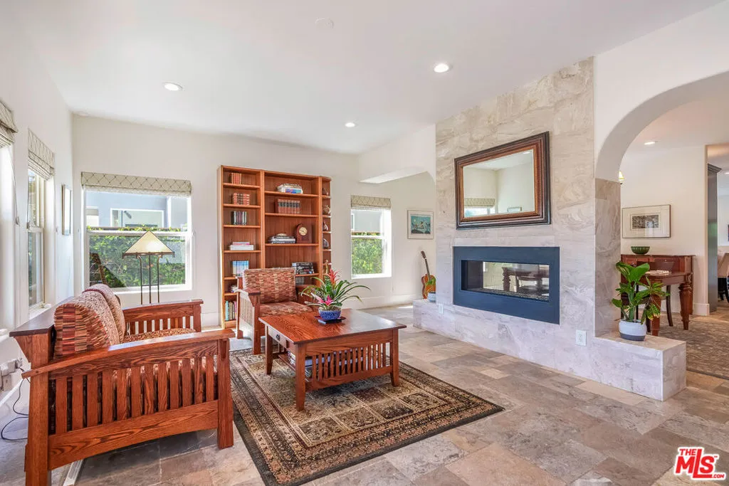 6411 W 85th Street, Los Angeles, California 90045 home-pic-2